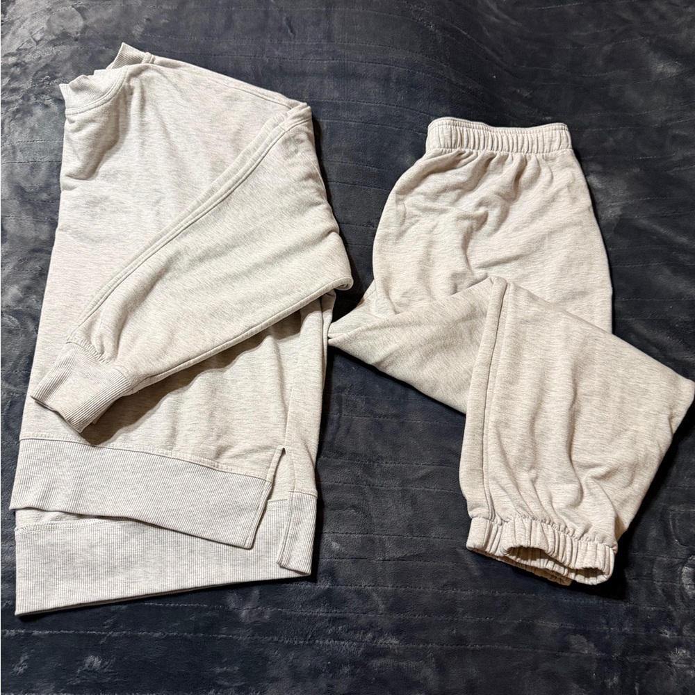 DSG Women’s Light Gray Relaxed Fit Jogging Suit
